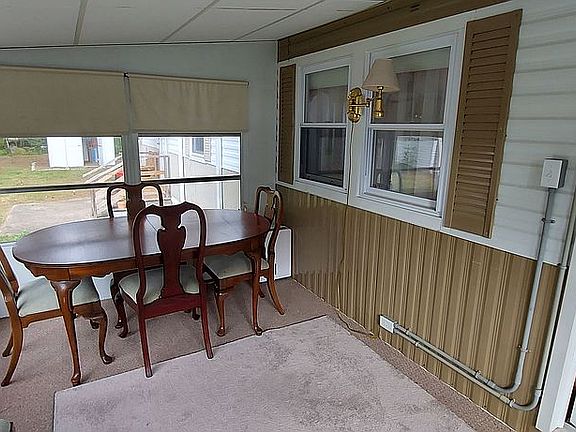 4th image of 8 Rosewood Dr