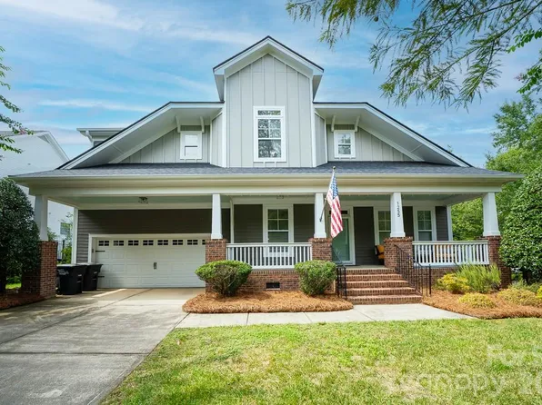 1255 Shadow Bend Dr, Tega Cay, SC 29708