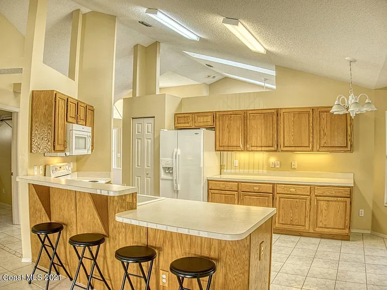 805 Crossbow Dr — Photo 7