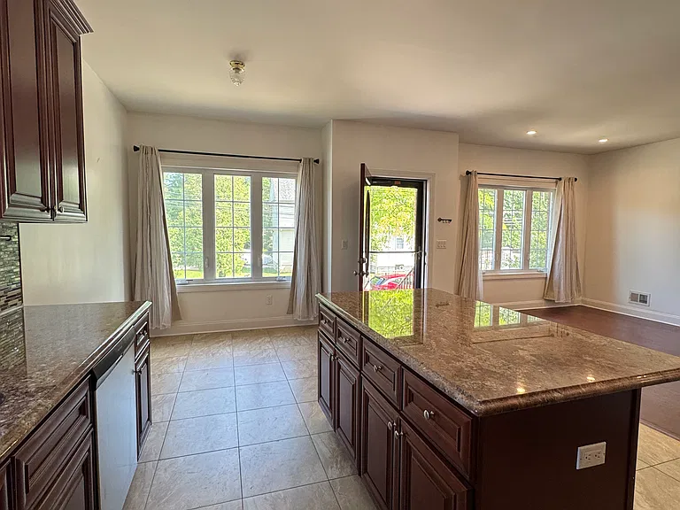 441 Deisius St #1R — Photo 8