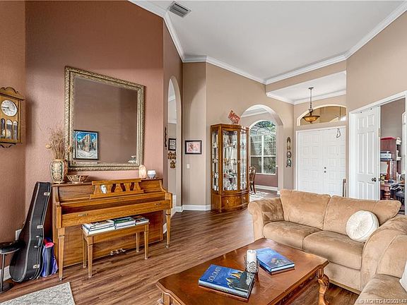 4th image of 2171 SW Dove Canyon Way