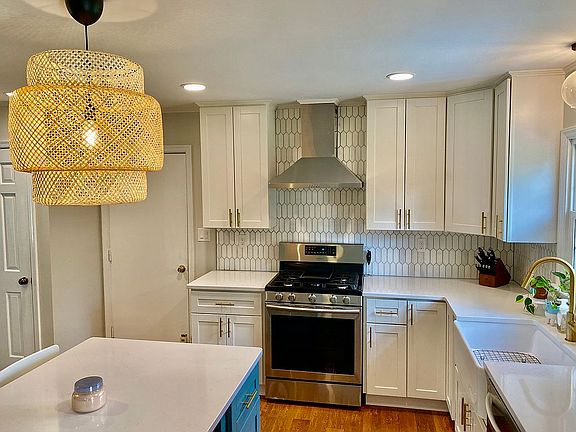 5th image of 30 Cherbourg Dr