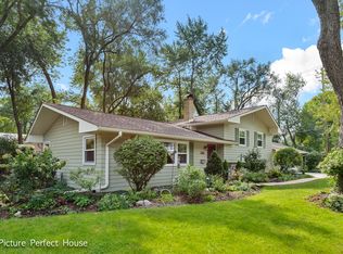 406 Robin Hill Dr, Naperville, IL