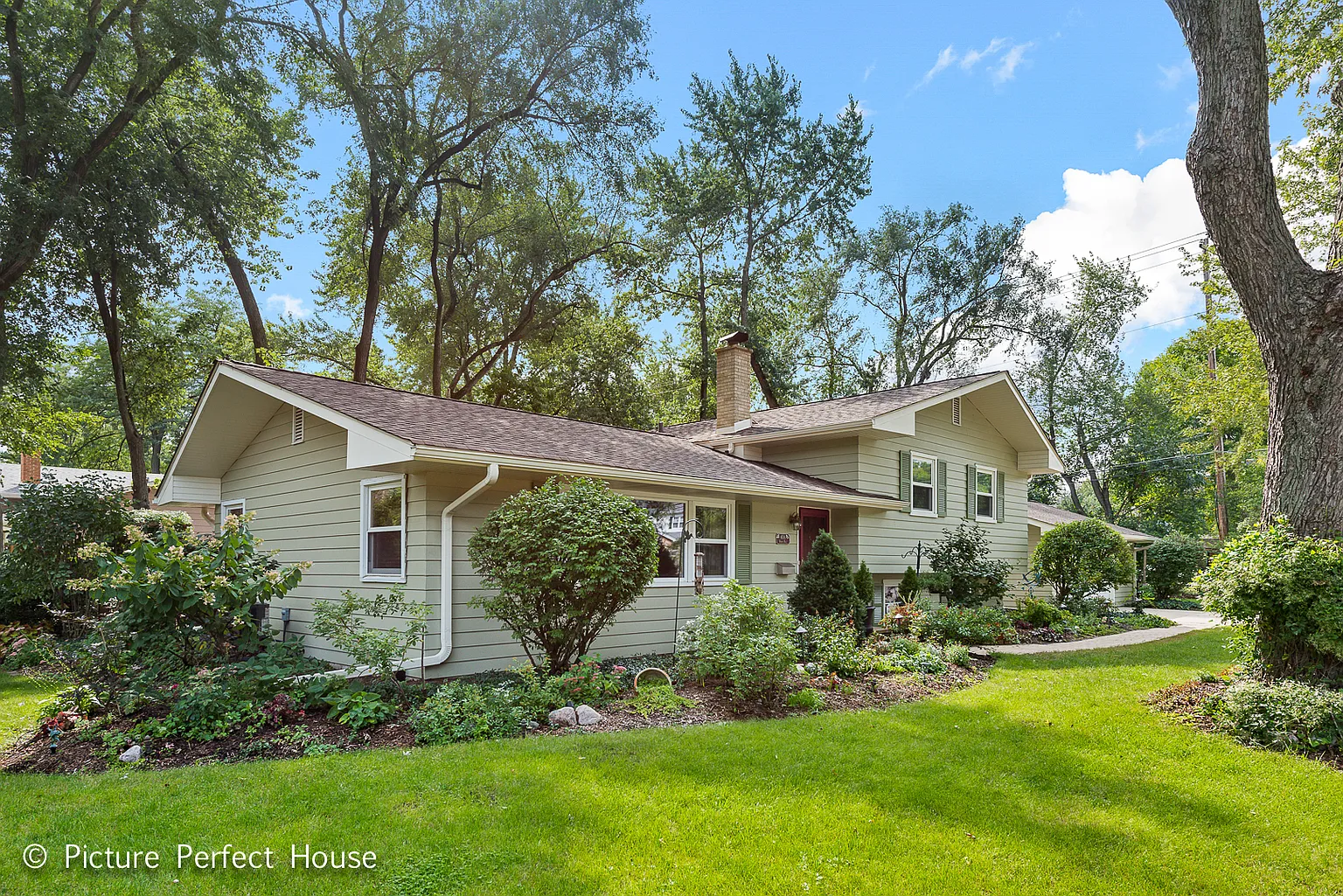 406 Robin Hill Dr photo 1