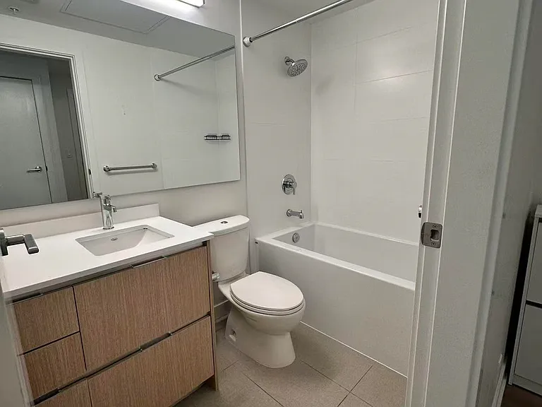 8940 University Cres #404 — Photo 9