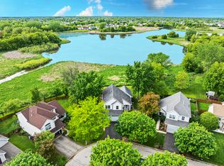 7 Farmington Ct, Lake In The Hills, IL 60156