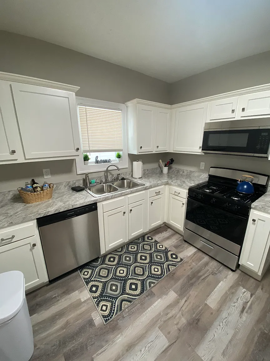 10608 Lee Ave photo 1