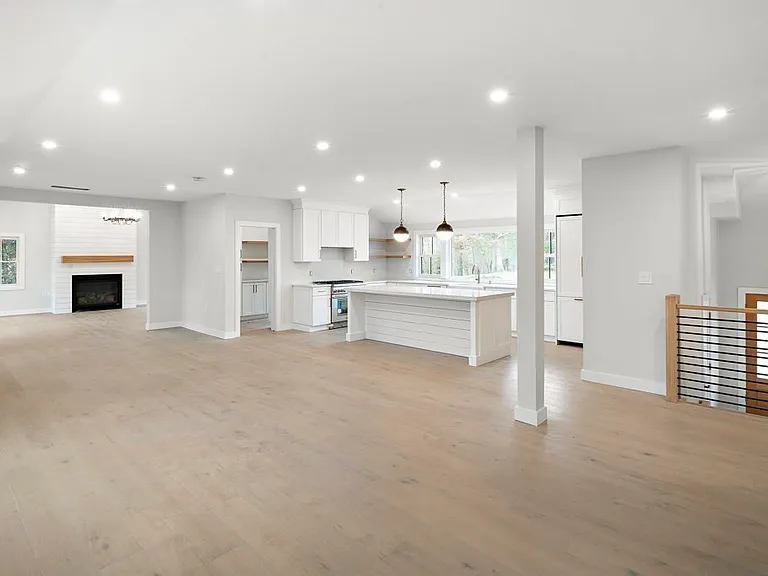 44 Sherburn Cir — Photo 4