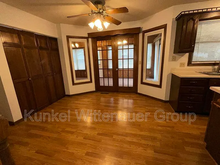2020 Greenbrier Dr — Photo 6