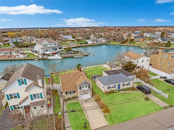 202 Mayhew Avenue, Babylon, NY 11702
