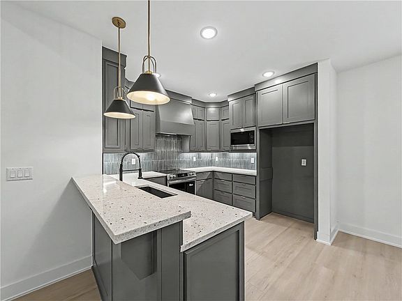 2nd image of 13 Pentland Dr