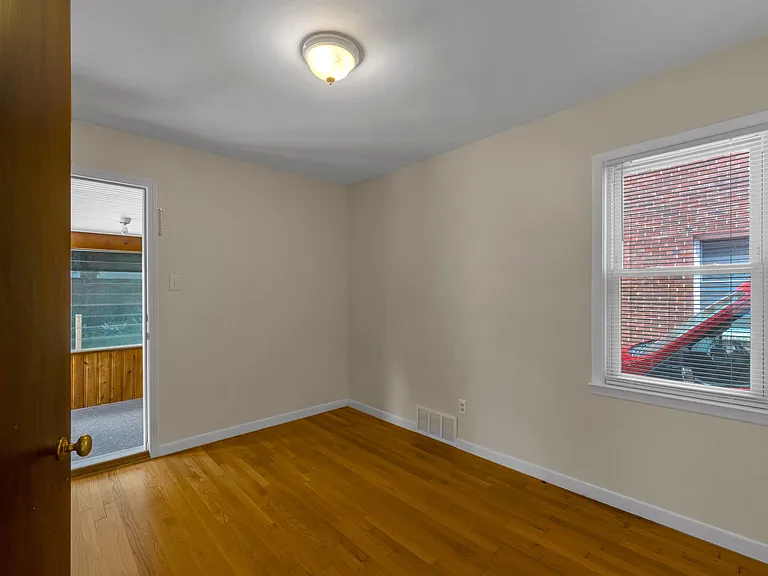 3020 Syracuse St — Photo 17