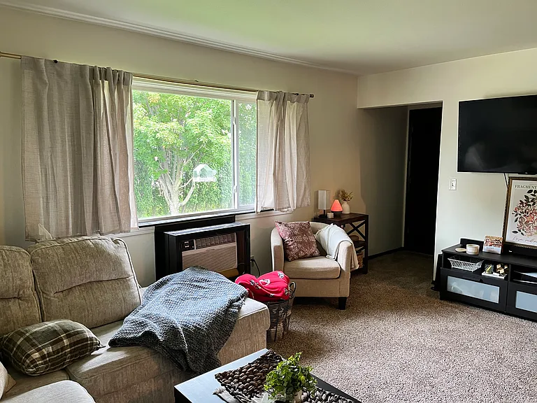 650 E Lincoln Ave — Photo 5