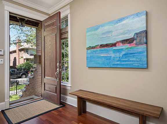 3rd image of 1829 W Larchmont Ave