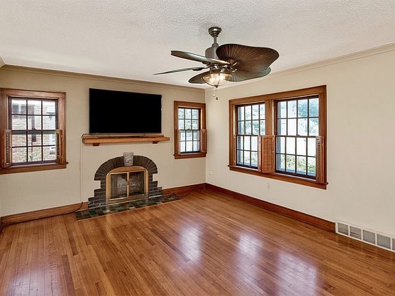 4th image of 3224 Beaver Ave