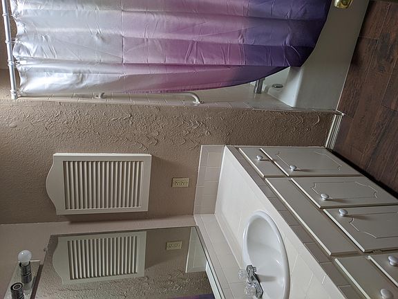 3rd image of 300 Mardi Gras Dr