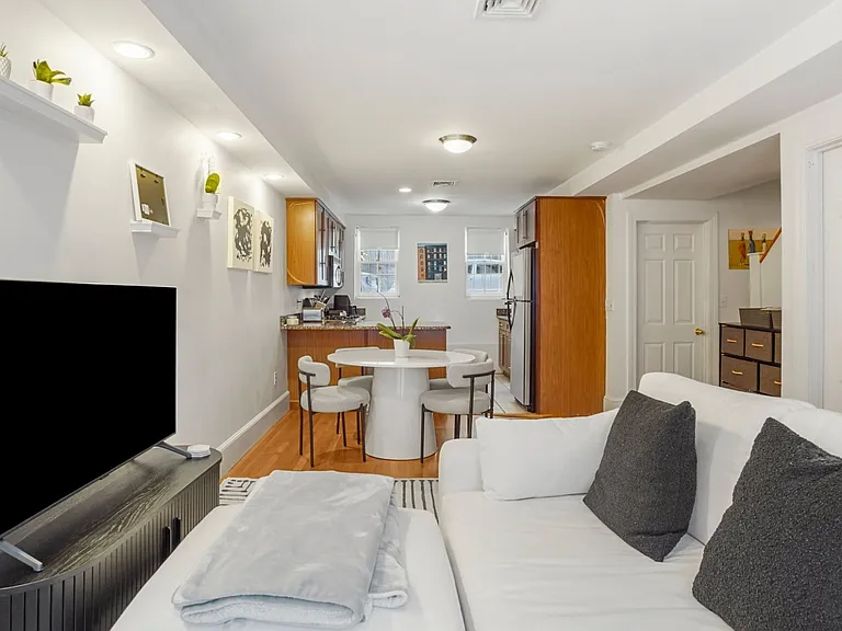 5 Dartmouth Pl #1 — Photo 1