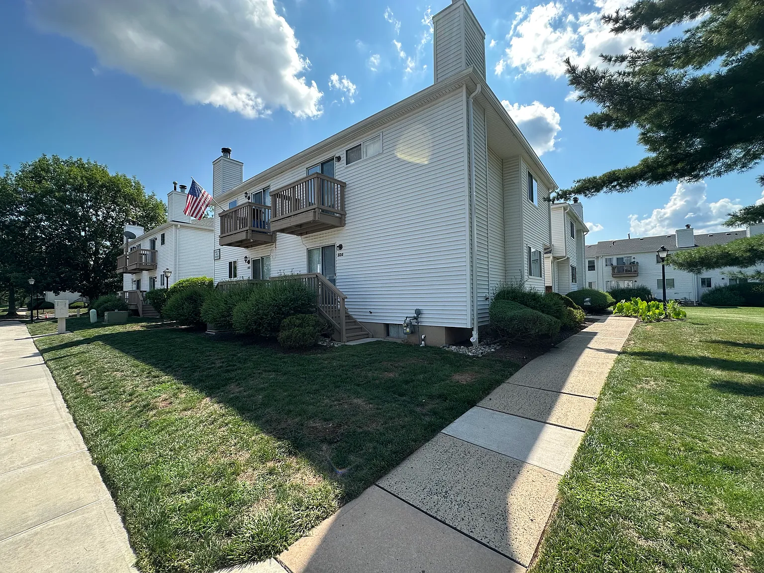 2 bed, 1.5 bath, 1400 sqft, $2,700 — Photo 1