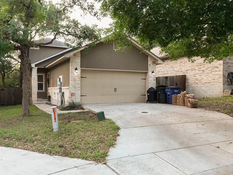 239 Bluffside Dr — Photo 1