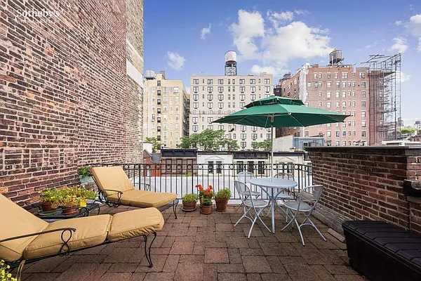 Sold by Sotheby's International Realty | media 16