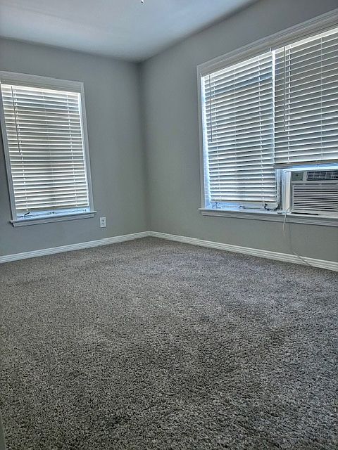 2nd image of 2524 Shakespeare St APT 11