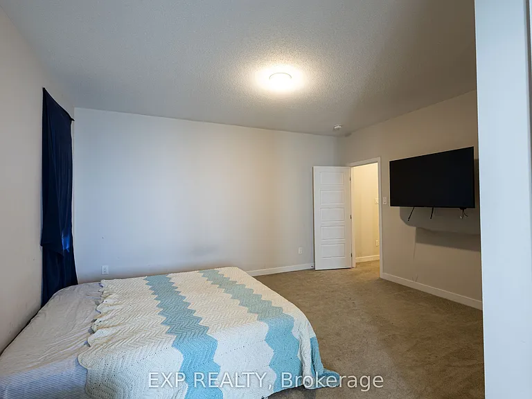 1038 Showman St — Photo 16