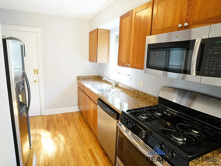 4889 N Ashland Ave — Photo 18