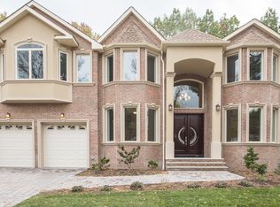 40 Harmon Dr, Paramus, NJ 07652