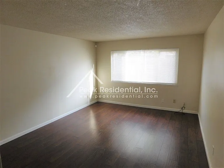10260 Mills Station Rd — Photo 2