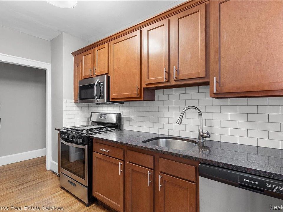 910 Beaconsfield Ave, photo 6
