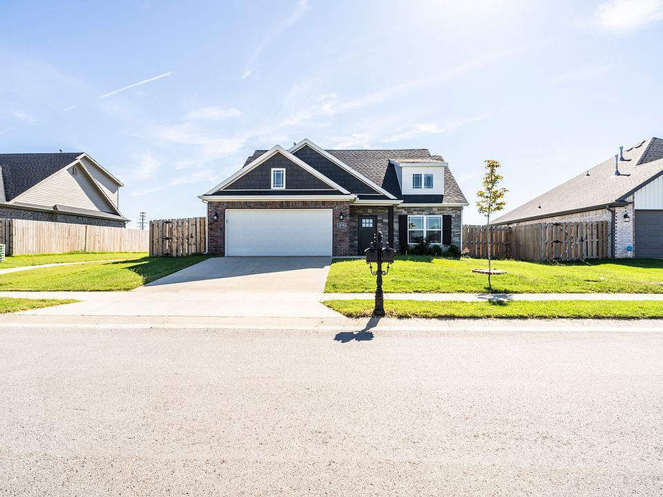1070 Lakeview Dr