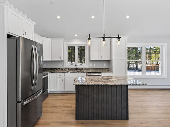 3rd image of 4 Small Pond Road