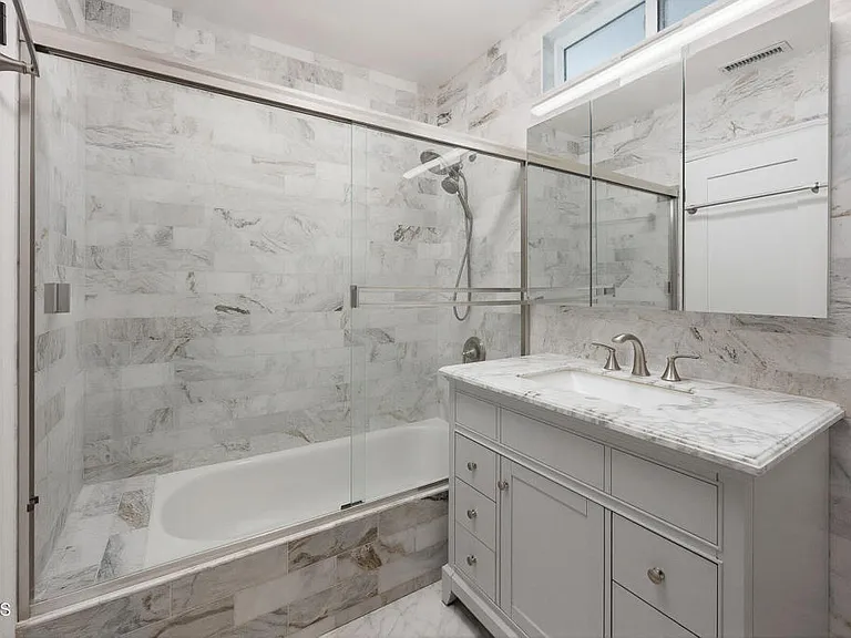 900 E Glenoaks Blvd — Photo 9