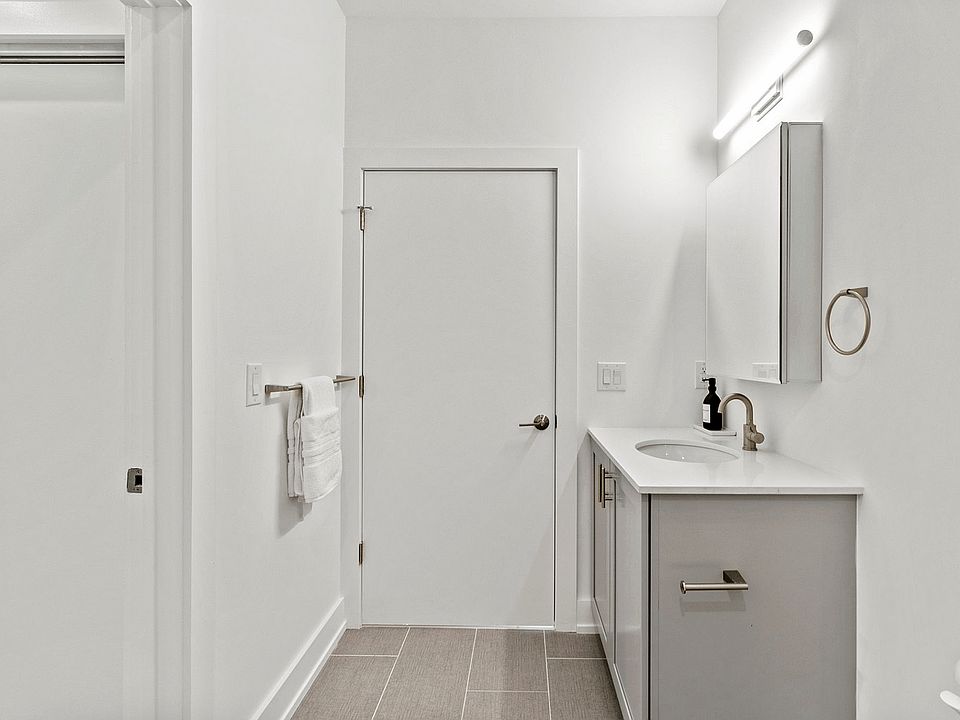 Experience luxury in this sleek modern bathroom designed for relaxation.