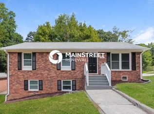 500 Fallingswood Ct, Charlotte, NC 28217