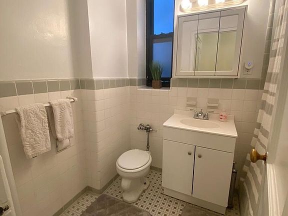 4th image of 246 E 46th St APT 4N