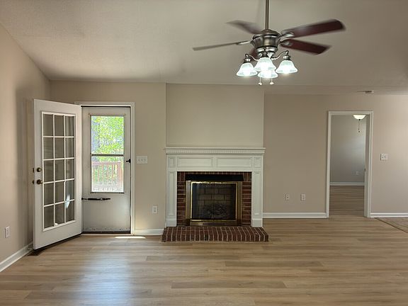 2nd image of 122 Woodbridge Ct