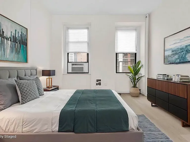 564 Hudson St #2 — Photo 2