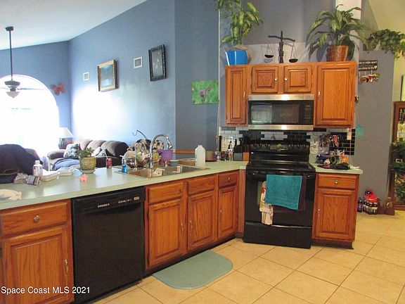 4th image of 878 Driftwood Ave SE