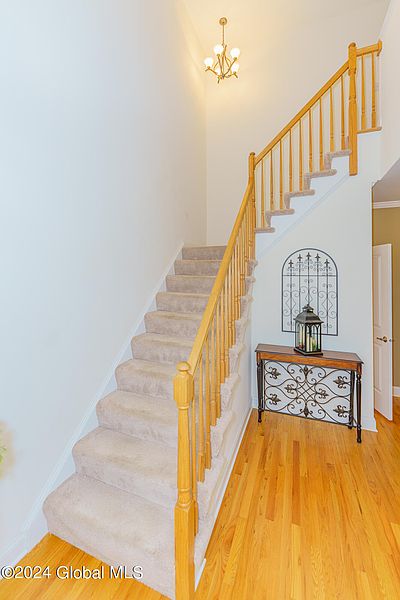 4th image of 154 Fieldstone Drive