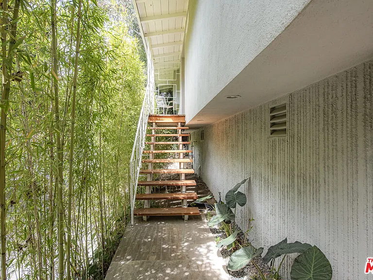 10003 Westwanda Dr — Photo 43