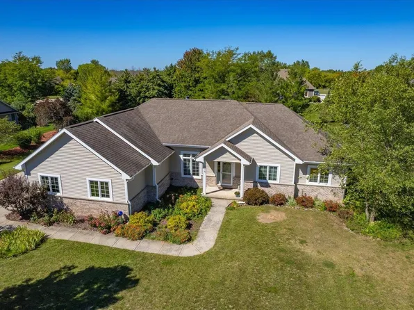 214 Hunters Glen Ln, Johnson Creek, WI 53038