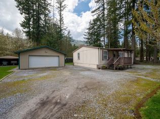 7929 Oregon Trl, Maple Falls, WA 98266