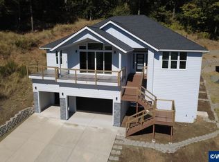 812 Hawk Dr, Silverton, OR 97381