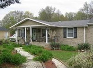 7716 Draper Dr, Summerfield, NC 27358