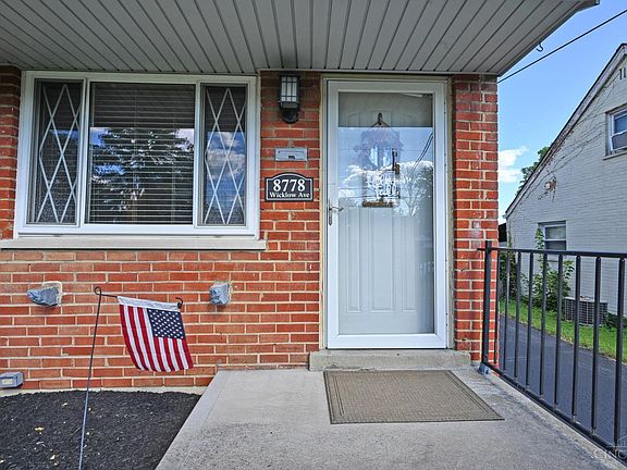 3rd image of 8778 Wicklow Ave