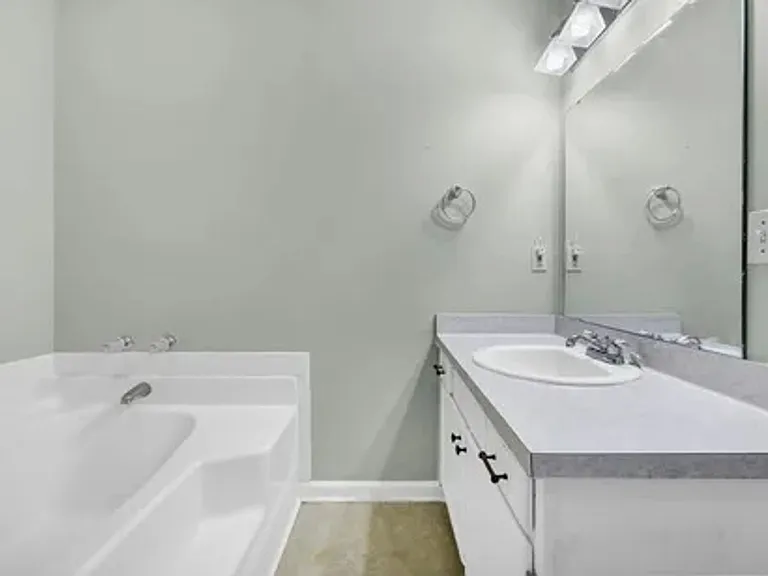 910 Sweet Thorne Rd — Photo 14