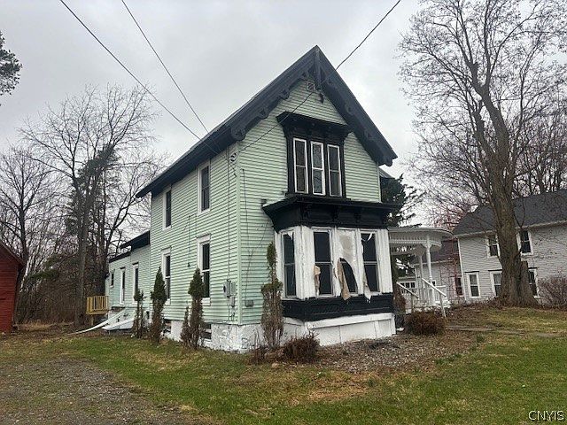 1st image of 326 Main St