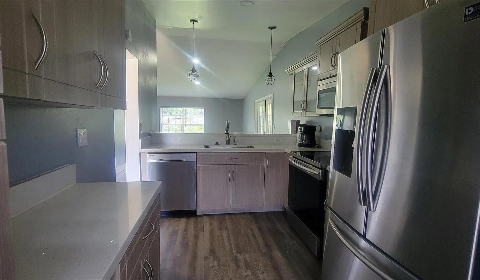 2 bed, 2.0 bath, 912 sqft, $2,600 — Photo 4