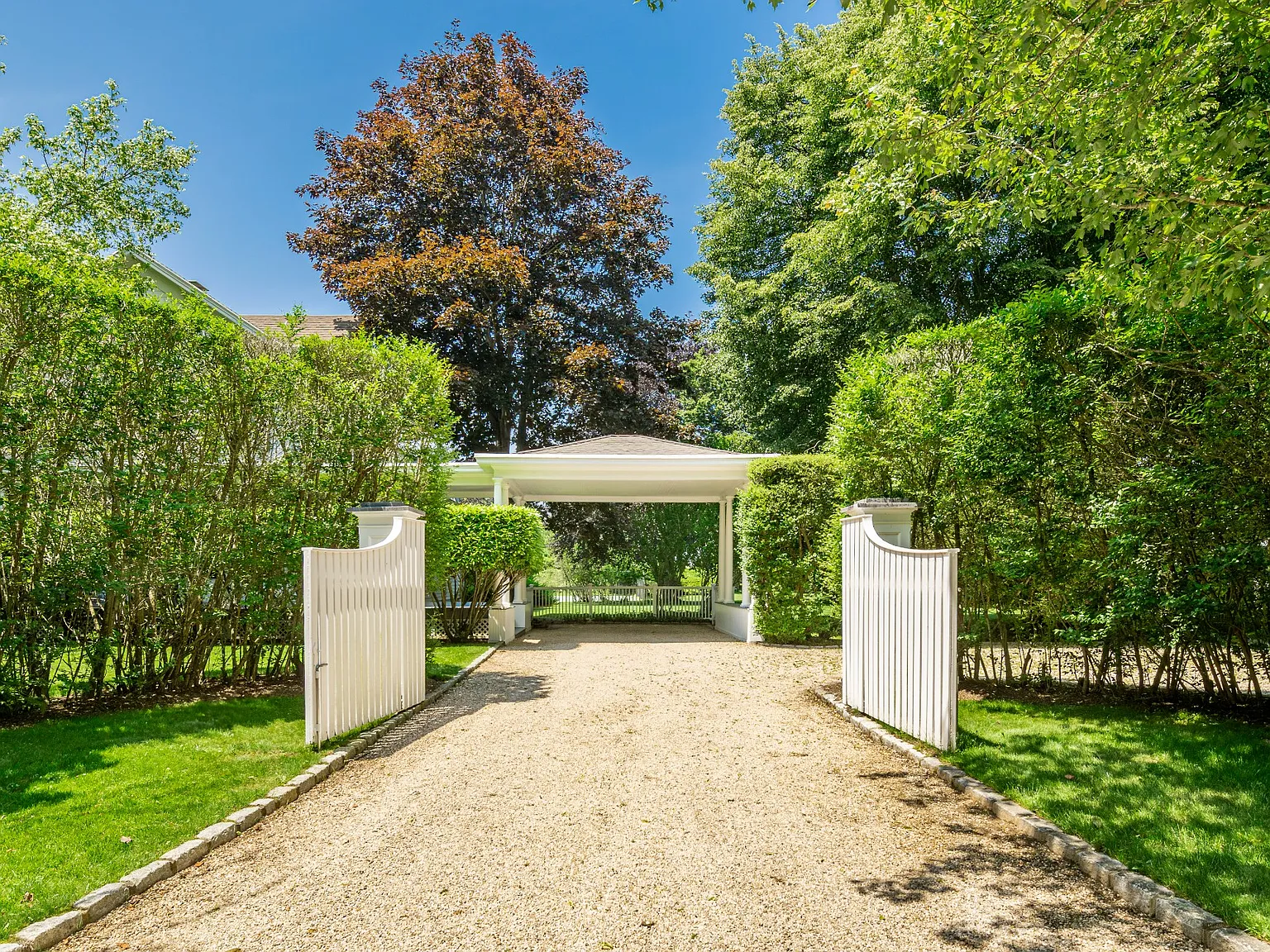 Southampton Village Estate, Guest House + Tennis +Pool — Photo 3